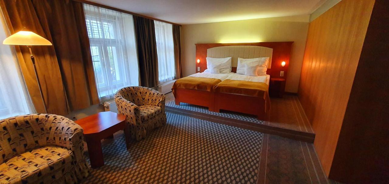 Hotel Okresni Dum Hradec Králové Dış mekan fotoğraf