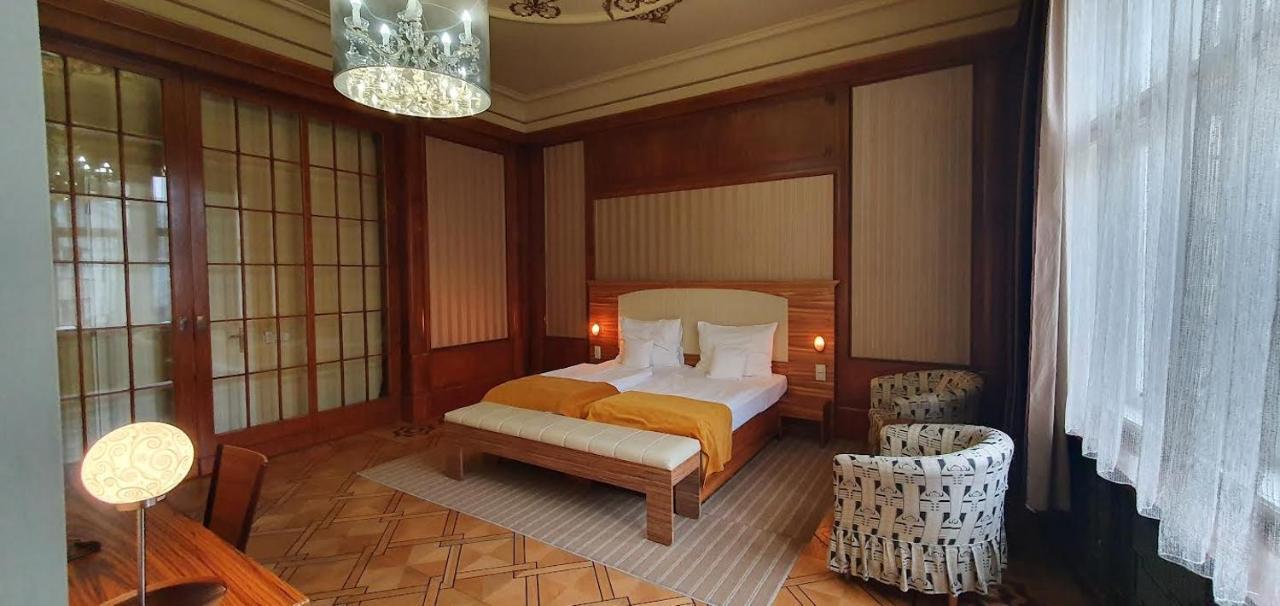 Hotel Okresni Dum Hradec Králové Dış mekan fotoğraf